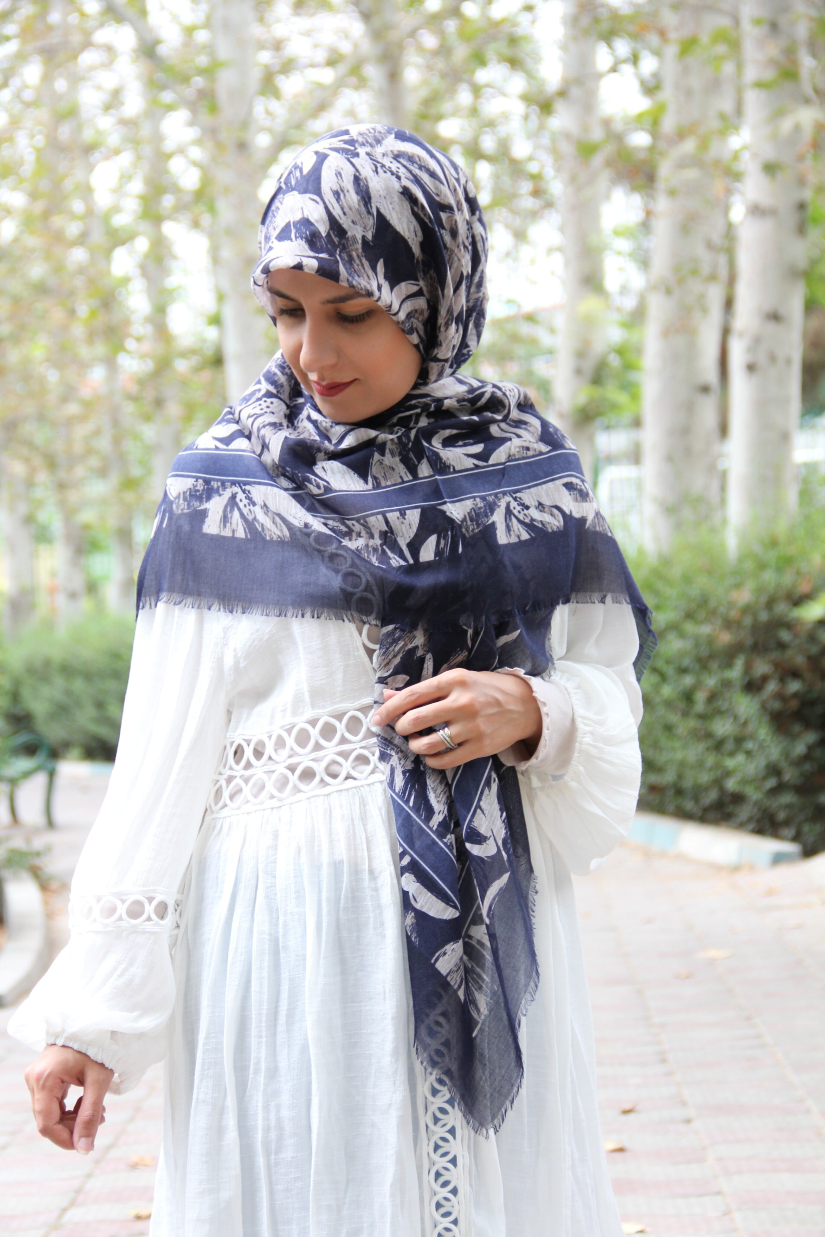 روسری طرح خزان سورمه‌ای