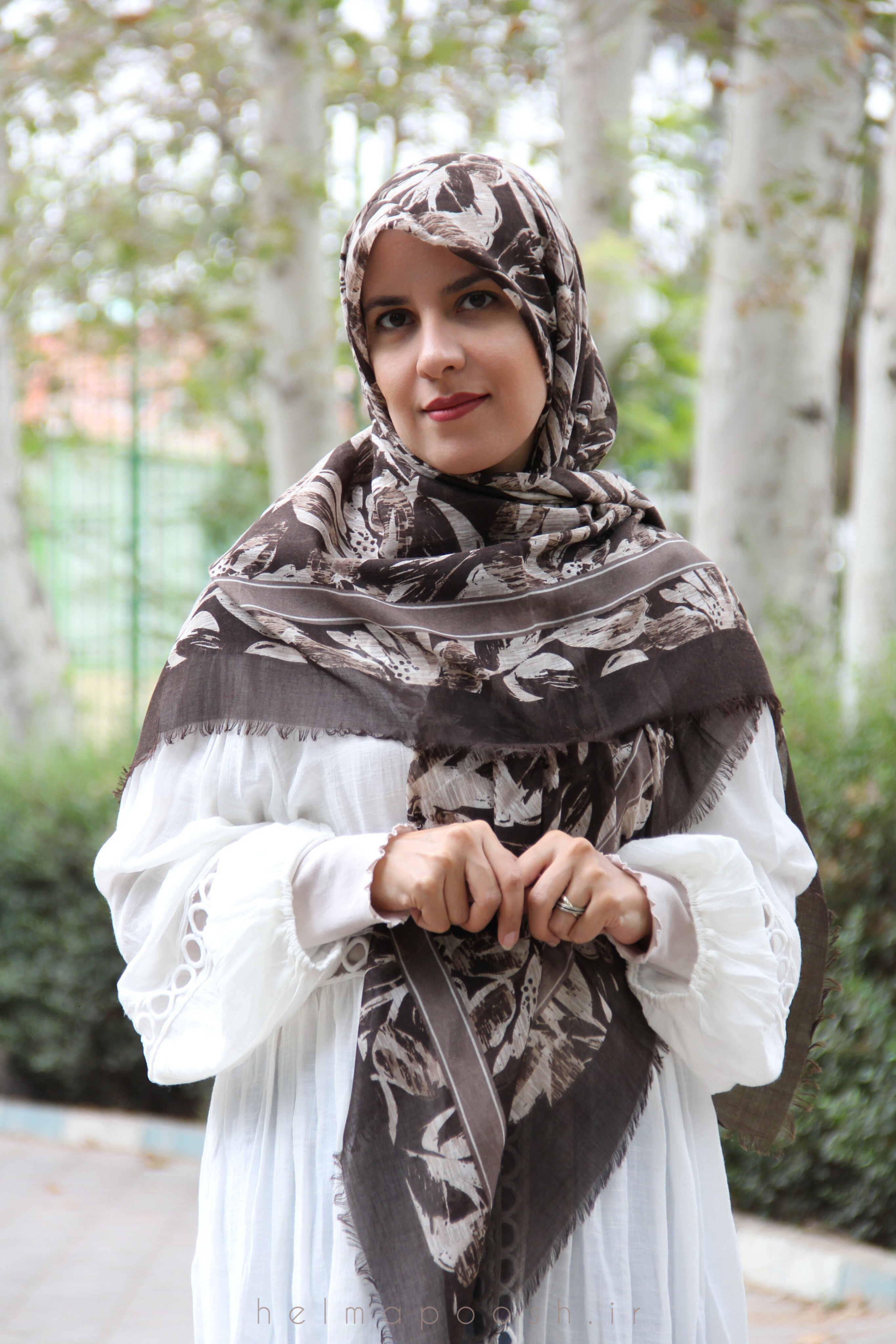روسری طرح خزان قهوه‌ای