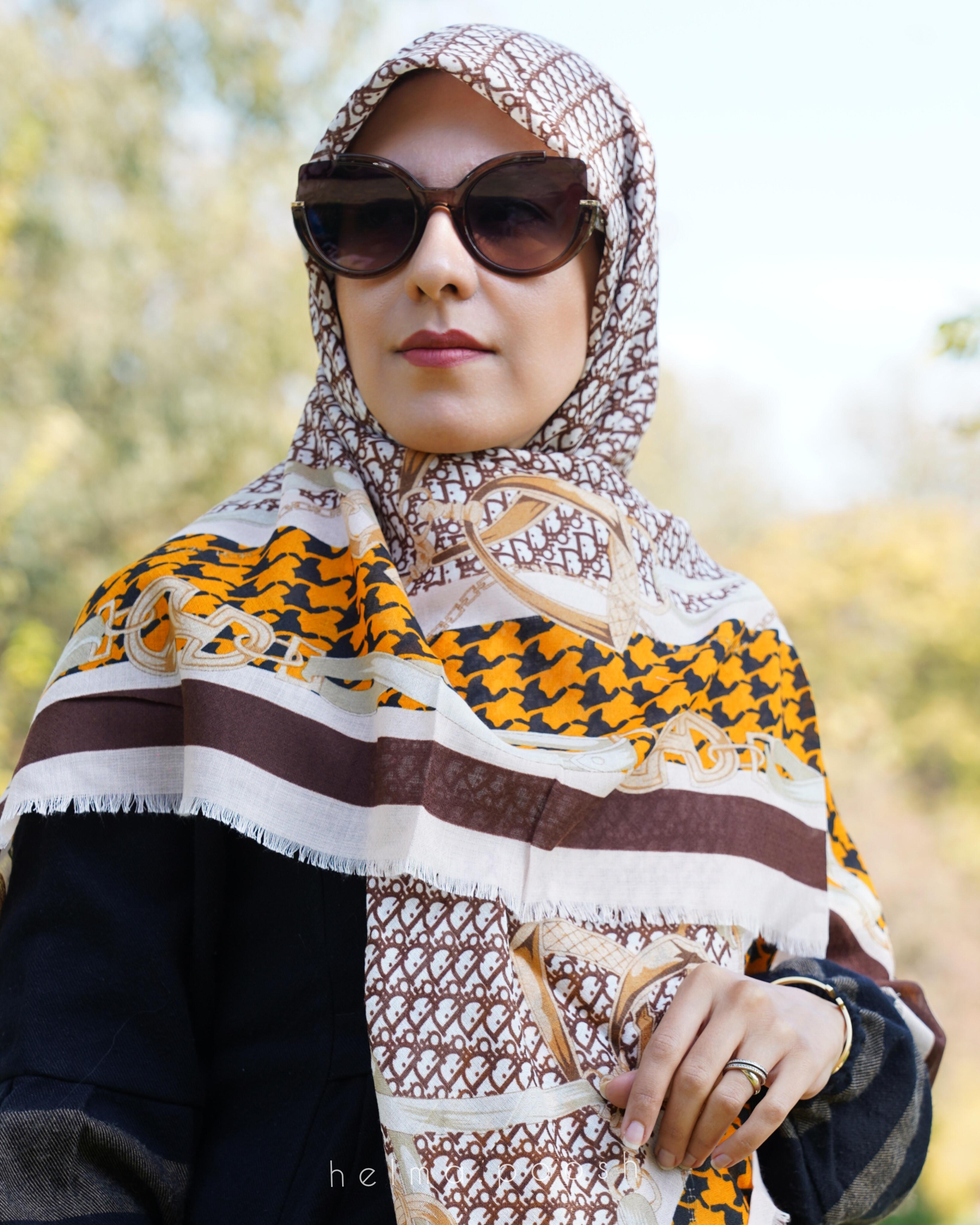 روسری سیا اسکارف طرح دیور ۲