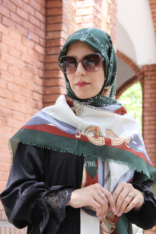 روسری سیا اسکارف طرح چنل سبز